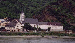 Bornhofen am Mittelrhein; Wallfartskirche und Franziskanerkloster